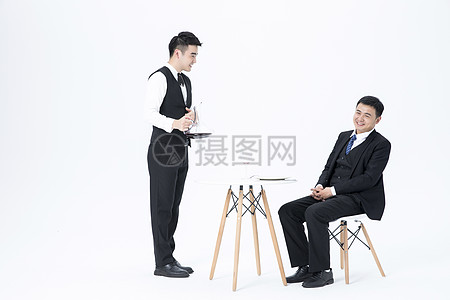 專業(yè)服務(wù)提升品酒體驗 服務(wù)與攝影的雙重藝術(shù)
