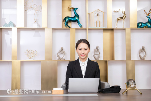 前臺服務(wù)人員 攝影服務(wù)背后的第一印象與專業(yè)協(xié)作